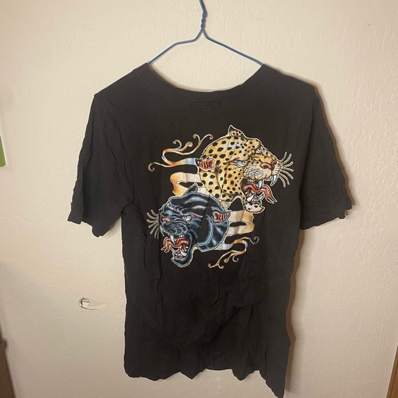 Urban Outfitters Women’s Size Small Graphic VNeck Tee - Picture 2 of 3